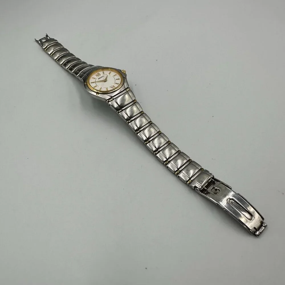 Seiko Watch Women Silver Tone White Dial Cracked Crystal Missing Buckle Working